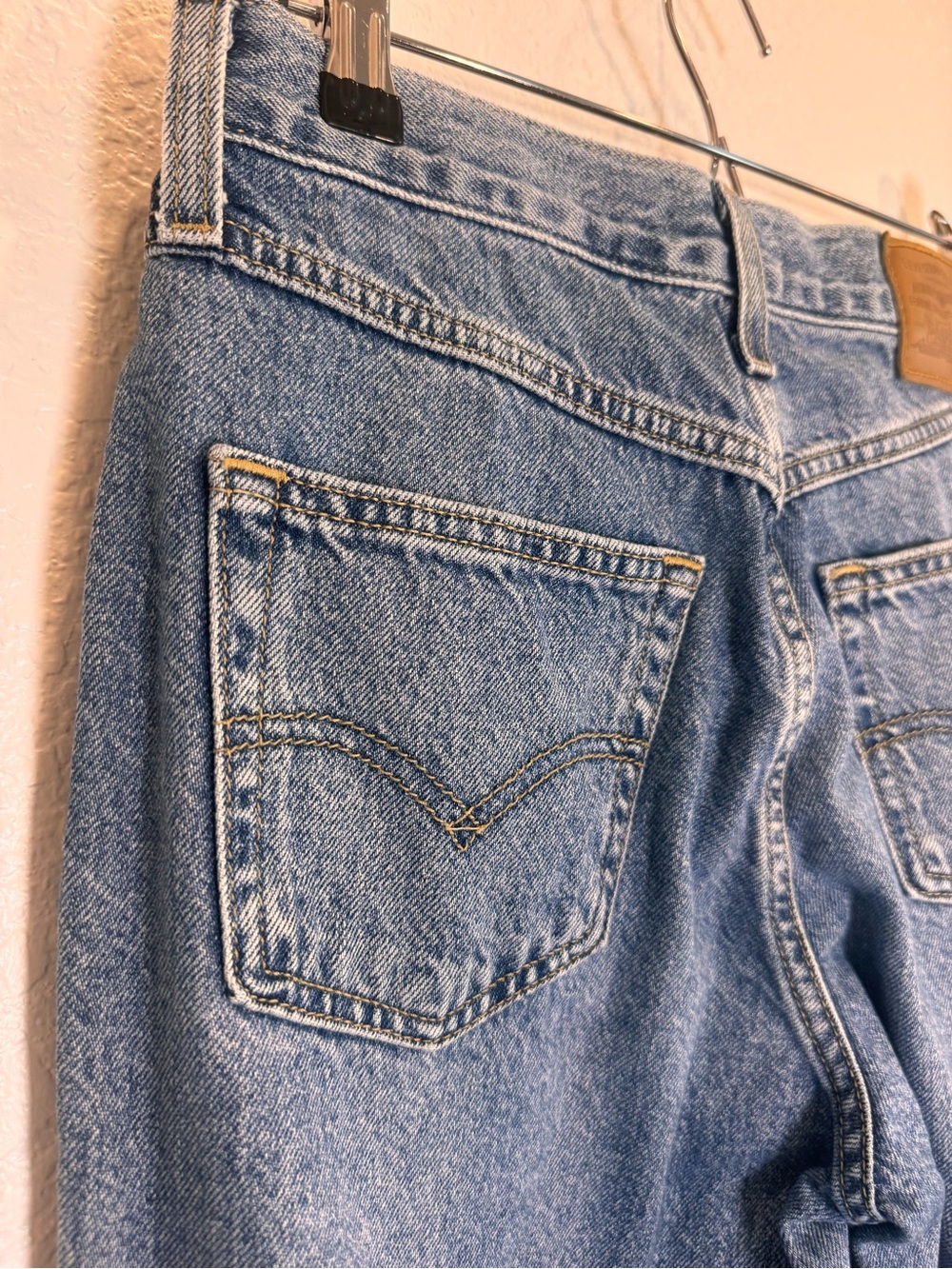 Levi's Women’s 80s Mom Jean High Rise 27 - Picture 6 of 14